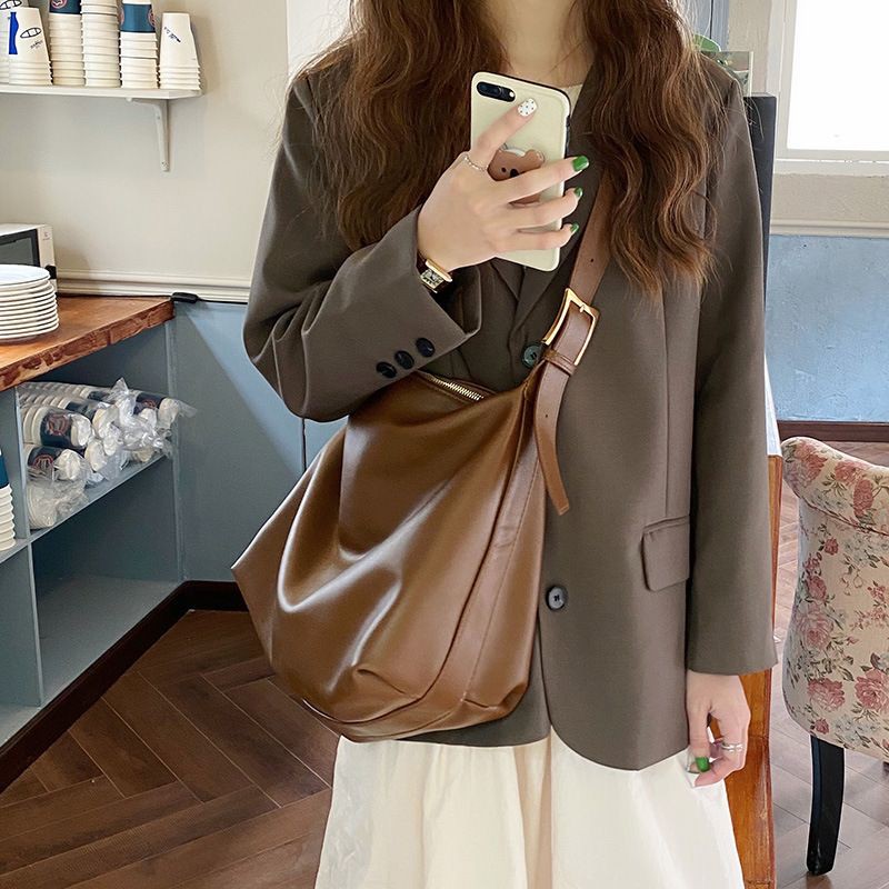 พร้อมส่ง-กระเป๋าสะพาย-milo-bag-รุ่นนี้แนะนำสุดตัว-หนังคุณภาพดีมากก