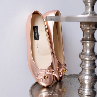 สินค้า 𝐌𝐈𝐍𝐈𝐌𝐀𝐋𝐈𝐒𝐓 รองเท้าหนังแกะ รุ่น Audrey (pink gold) หน้าเท้ากว้าง พื้นไม่บาง