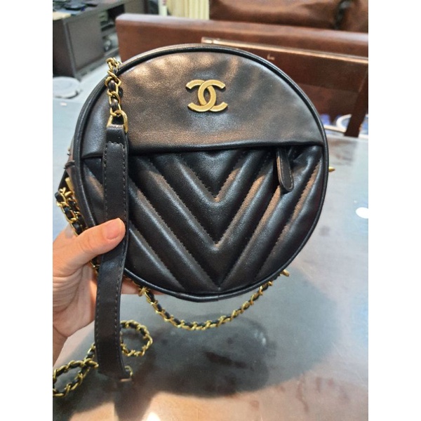 Chanel round box vintage real Leather shoulder bag กระเป๋าสไตล์ ชาแนล  หนังแท้ ทรงกลม งานตามหา มือสอง สภาพดี หนังแท้