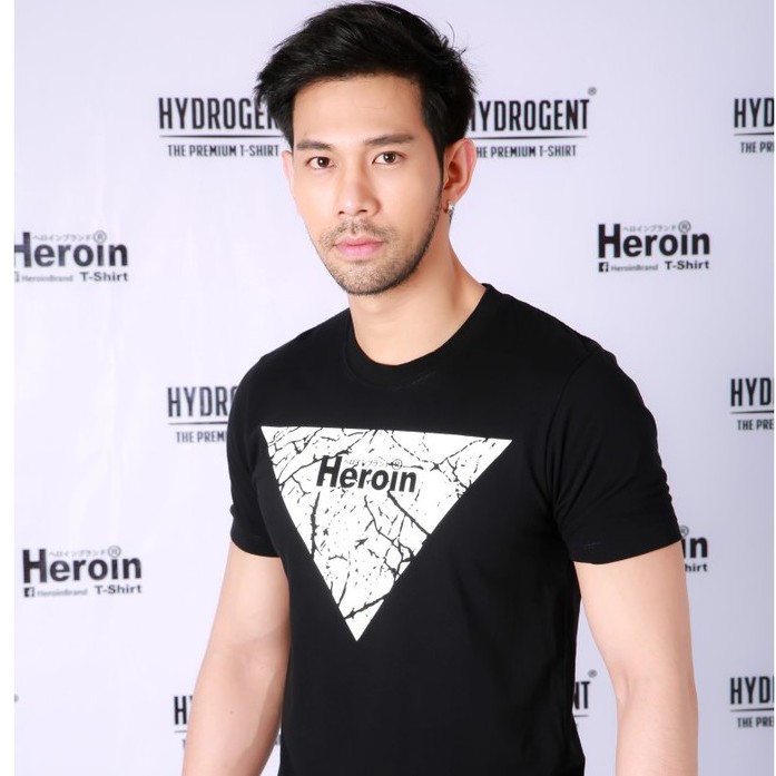 ภาพหน้าปกสินค้าHeroin เสื้อยืดสีดำ รุ่นสามเหลี่ยม จากร้าน heroinbrand.official บน Shopee
