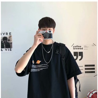 เสื้อยืดแฟชั่นชายแขนสั้นมีลายดอกไม้สวยๆและลายดาวเคราะห์อยู่หลัง เนื้อผ้านุ่ม ใส่สบาย