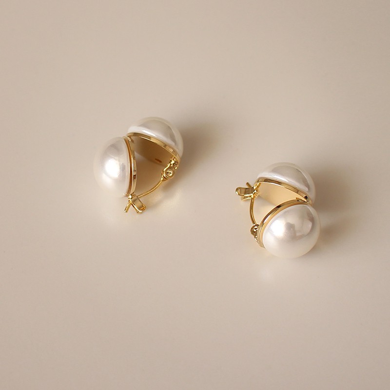 ภาพหน้าปกสินค้าElegant French Temperament Double sided Pearls Ear studs Earrings