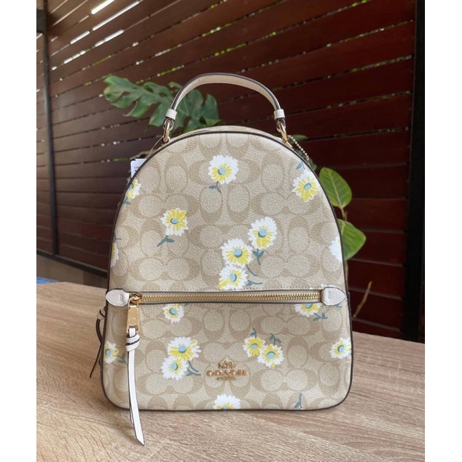 coach-jordyn-backpack-in-signature-canvas-with-daisy-print