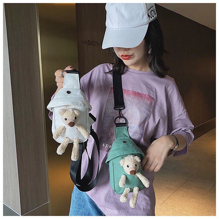 ภาพสินค้า(ส่งสินค้าทุกวัน)กระเป๋าแฟชั่นคาดอกคาดเอวเทรนใหม่ พร้อมตุ๊กตาน้องหมี พร้อมส่ง จากร้าน candy_gril บน Shopee ภาพที่ 2