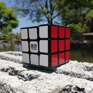 รูบิค 3x3 รูบิค ของแท้ อย่างดี rubik 3x3 rubiks race Qiyi Sail 6.0cm 3x3 Black Speed Cube 3x3x3 Magic Cube SharkRubik
