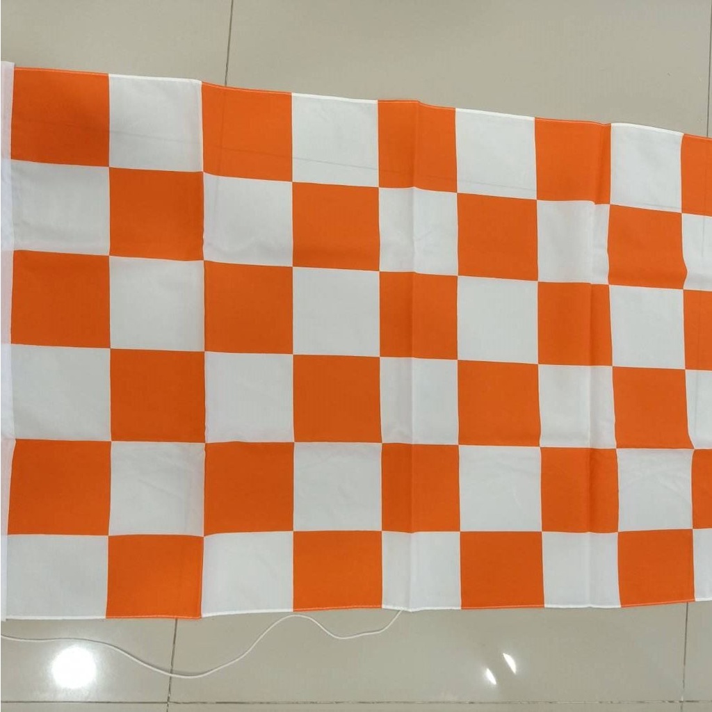 ภาพหน้าปกสินค้าธงลายตารางหมากรูก สีส้ม-ขาว ️ ผ้าโพลีเอสเตอร์ จากร้าน lavie19910530 บน Shopee