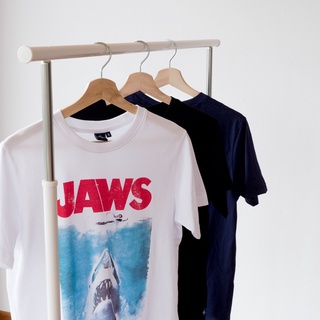 Universal Studios Men Jaws T-Shirt - เสื้อผู้ชายยูนิเวอร์แซล สตูดิโอ ลายจอว์ส สินค้าลิขสิทธ์แท้100% characters studio