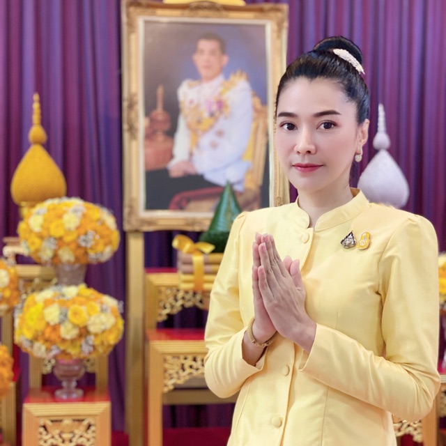 ชุดไทยจิตรลดา ไหมแพรทิพย์ สีขาวงาช้าง ทรงสวย ไม่ย้วย ใส่แล้วสง่า มุมมองที่ 6