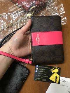 Coach ของแท้💯% พร้อมส่ง คล้องมือ ซิป ไซส์ S สีน้ำตาลเข้ม