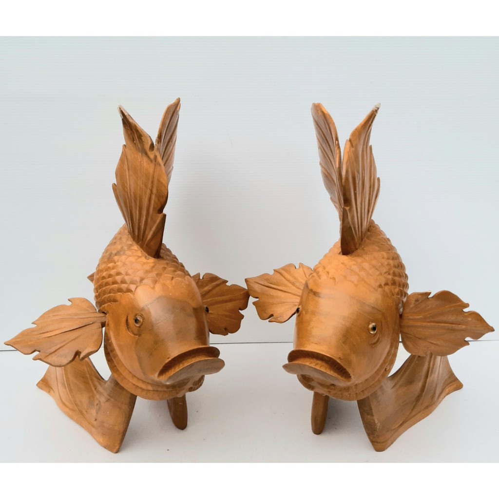 ปลาไม้แกะสลัก-carved-wooden-fish-2-ตัว-ทำด้วยไม้สัก-งานฝีมือ-จากภูมิปัญญาชาวบ้าน-ละเอียด-สวย-สำหรับตกแต่งบ้าน