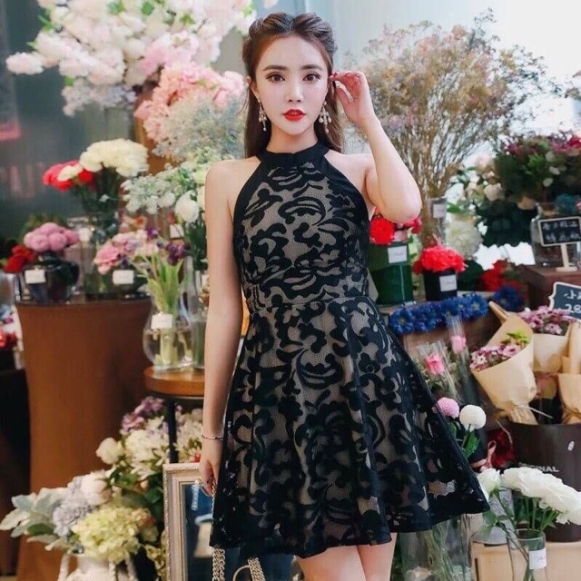 เดรสลูกไม้คอจีน-เว้าไหล่