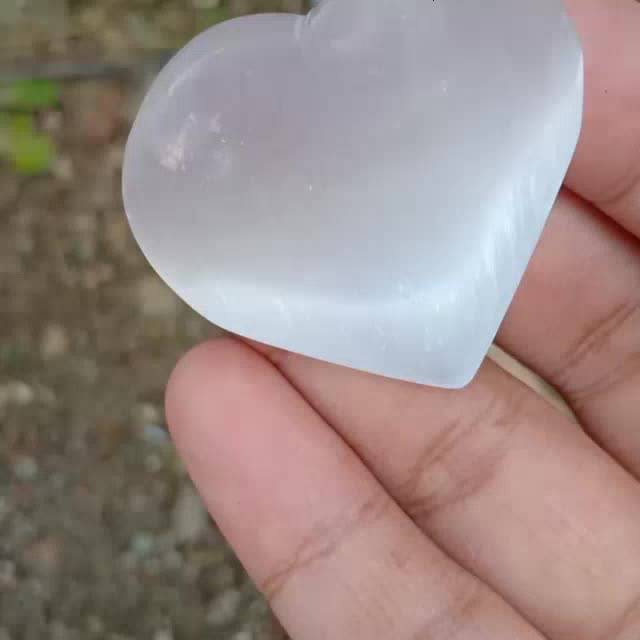 เซเลไนต์-selenite-4-heart-แกะสลักรูปหัวใจ