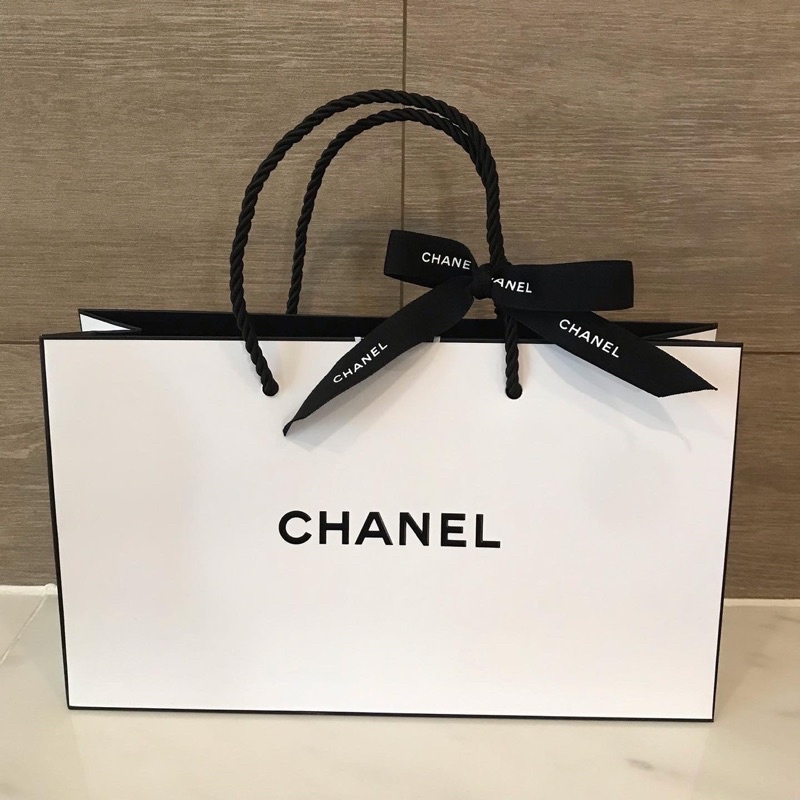 ถุงกระดาษ-ถุง-แบรนด์-chanel-ของแท้-พร้อมริบบิ้นของแบรนด์-ถุงใส่ของ-ถุงเครื่องสำอาง-สวยมาก-หรูหรา