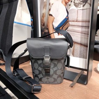 กระเป๋าสะพายผู้ชาย แบรนด์ Coach