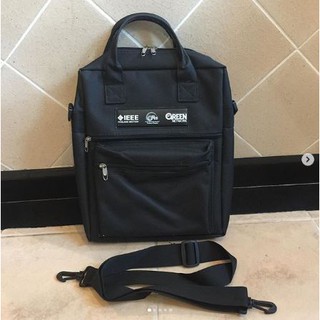 กระเป๋าถือ กระเป๋าเป้ ใส่ Notebook กระเป๋า สีดำ เนื้อผ้าอย่างดี ด้านในมีตัวบุกันกระแทก ช่วยกันของด้านในดีมากๆ มือ 1