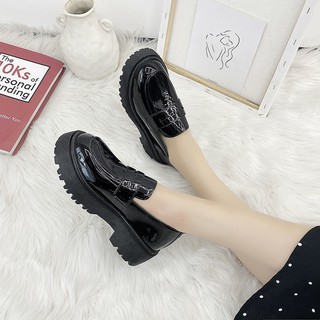 🔥ส่งจากไทย！ รองเท้าหนังส้นเล็กหนาผู้หญิงฤดูใบไม้ร่วงเกาหลีรุ่นใหม่ของวิทยาลัยป่าสไตล์ย้อนยุคหัวกลมกับกระโปรงรองเท้าเครื