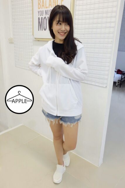 เสื้อแขนยาวมีฮู้ดสีขาว
