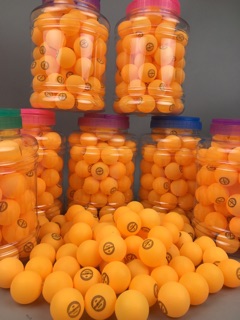 ภาพขนาดย่อของภาพหน้าปกสินค้ามีสีขาว และส้ม ลูกปิงปองฝึกซ้อม แบบกระป๋อง (72 ลูก) จากร้าน double_k_sport บน Shopee