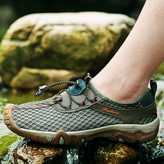 ภาพหน้าปกสินค้า🍃รองเท้าปีนเขา🍃 รองเท้าเดินป่าแฟชั่น กลางแจ้งตาข่ายรองเท้าเดินลุยน้ำ รองเท้าแห้งเร็ว ซึ่งคุณอาจชอบสินค้านี้