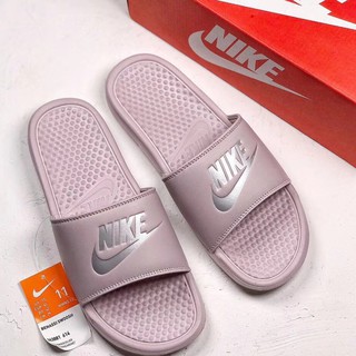 ภาพหน้าปกสินค้าSpot Nike รองเท้าแตะรองเท้าแตะแฟชั่นรองเท้าลำลองรองเท้าผู้ชายและผู้หญิง 36-40 ที่เกี่ยวข้อง
