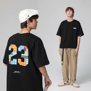 【 M-3Xl 】เสื้อยืดแขนสั้น พิมพ์ลายตัวเลขขนาดใหญ่ด้านหลัง ทรงหลวม สไตล์สตรีท ฮิปฮอป สำหรับผู้ชาย