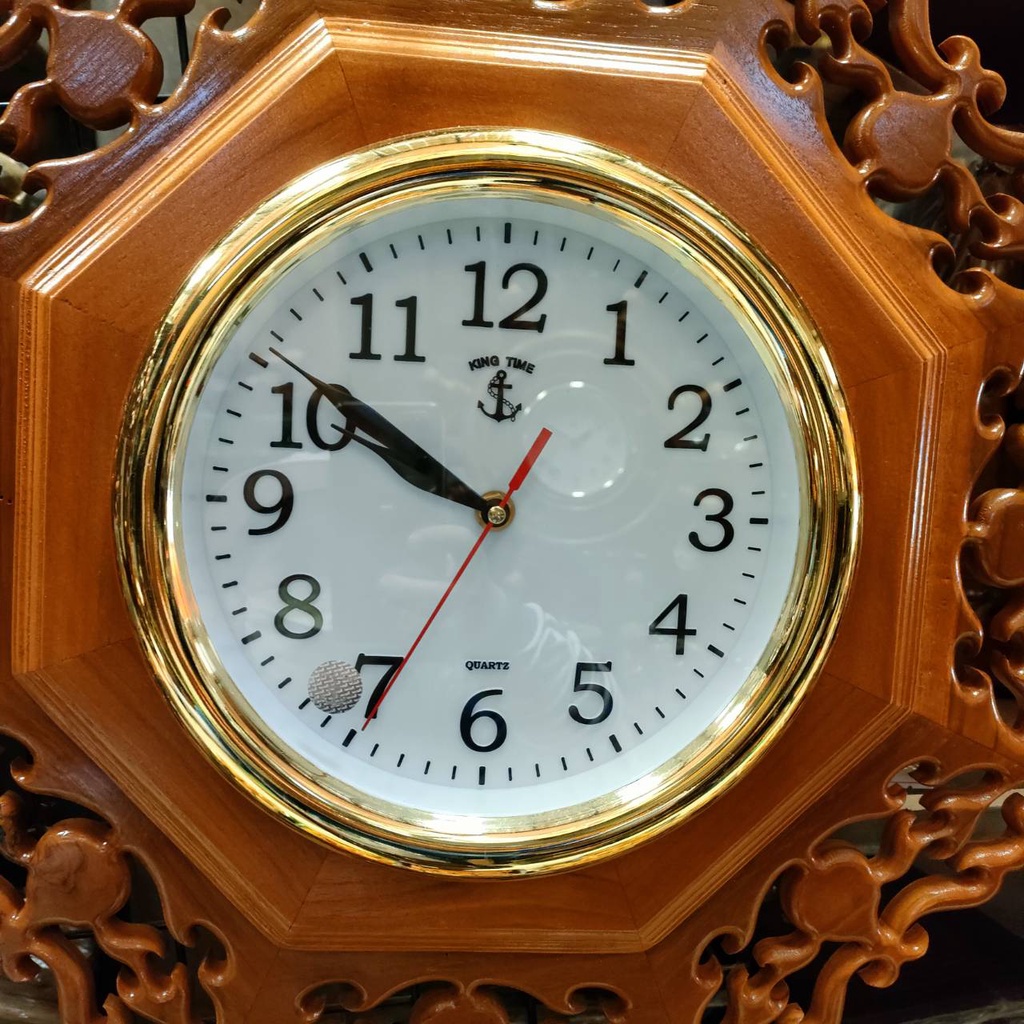 นาฬิกา-นาฬิกาแปดเหลี่ยมไม้สักนาฬิกาติดผนังไม้สัก-กว้าง-ยาว17นิ้ว-ตัวเลขใหญ่เห็นชัด-สีไม้สักสวย-ฉลุลายประกอบสำเร็จ-สิน