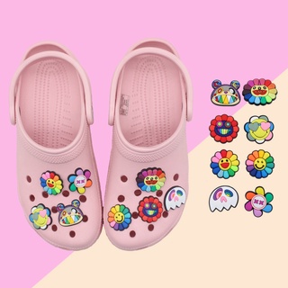 CROCS Jibbitz ใหม่ สายรัดข้อมือ PVC ลายดอกทานตะวัน diy ถอดได้ accessories shoe charms ของขวัญคริสต์มาสสำหรับเด็ก อุปกรณ์รองเท้ารองเท้าแตะ เครื่องประดับ 1000 รุ่น สําหรับคุณเลือก