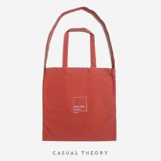 Pantone Square Tote สีแดงอิฐ และ น้ำทะเล  by Casual Theory