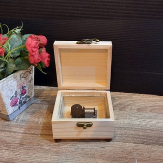 กล่องดนตรีไขลาน SANKYO ในกล่องไม้เหลี่ยมขนาด 10×9.5×6.5 cm.