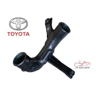 ท่อพลาสติก ข้างอินเตอร์คูลเลอร์ แท้ โตโยต้า รีโว่ ปี15 TOYOTA REVO 17361-0L021