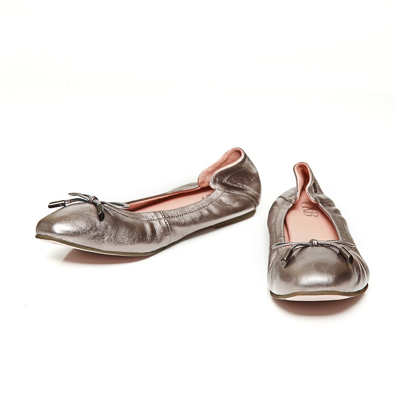 ภาพหน้าปกสินค้าO&B รองเท้าหนังแท้ รุ่น Audrey comfy in Platinum (New Edition) จากร้าน oandb_official บน Shopee