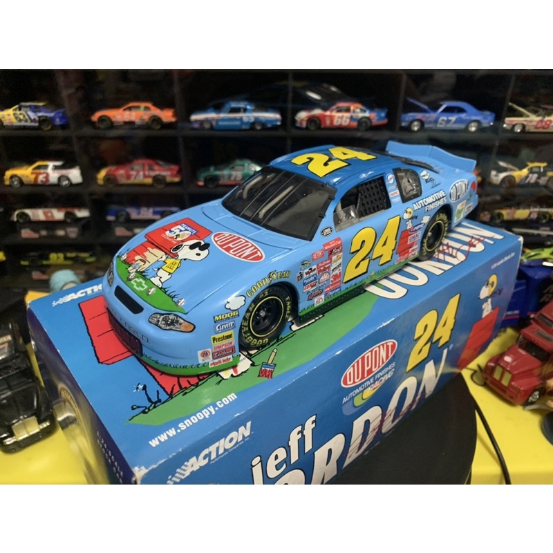 nascar-action-24-snoopy-2000