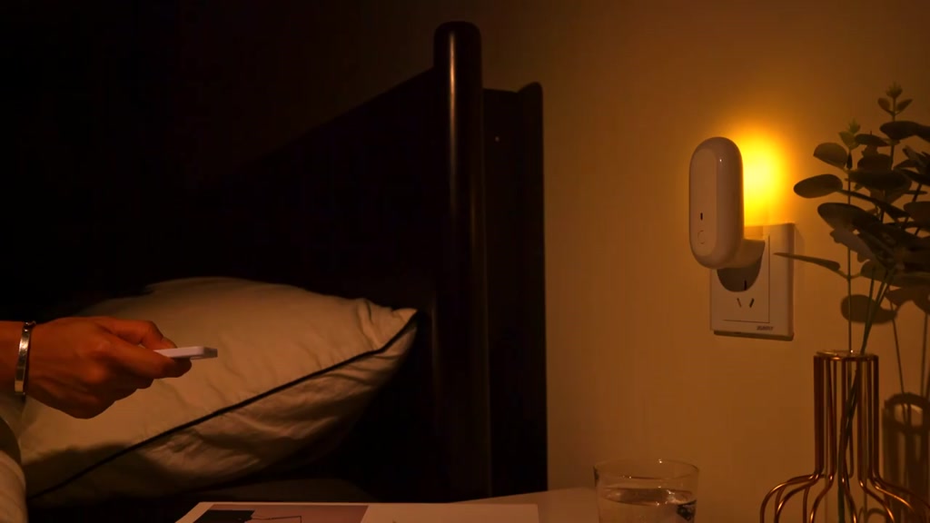 chers-ไฟติดห้องนอนพร้อมรีโมท-หรี่แสงได้-โคมไฟ-led-โคมไฟหัวนอน-แบบไม่มีช่องเสียบสายusb