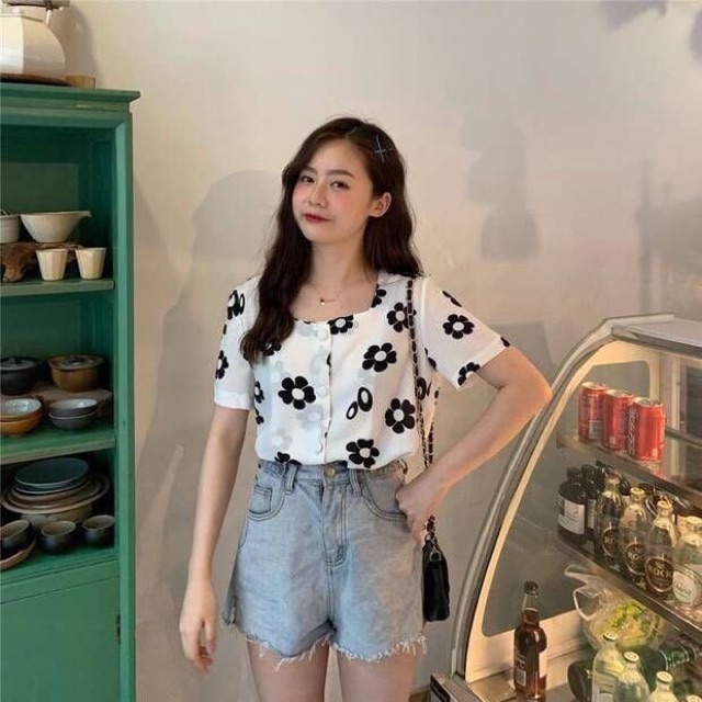 สินค้านำเข้า-เสื้อคอเหลี่ยมผ้าพิมพ์ลายดอกไม้-น่ารักมากๆค่า