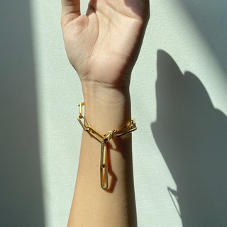 ภาพหน้าปกสินค้าMNB - Large chainclip bracelet | ข้อมือโซ่สีทองงานไทเทเนี่ยม ซึ่งคุณอาจชอบสินค้านี้