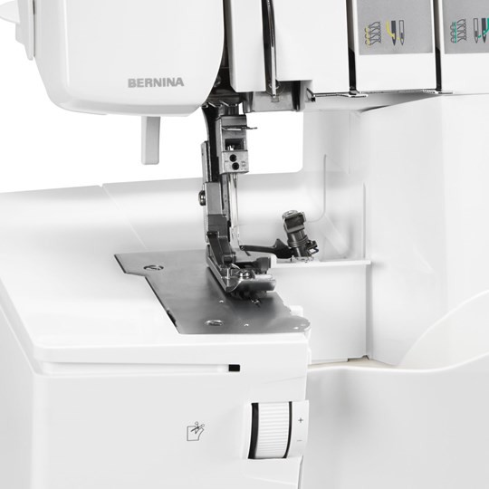 bernina-จักรโพ้ง-แบรนด์สวิส-รุ่น-l450-โพ้งได้-2-3-4-เส้น-ร้อยด้ายง่าย-โพ้งได้ทั้งผ้าหนา-บาง-ผ้ายืด-ไม่ต้องปรับค่าเยอะ