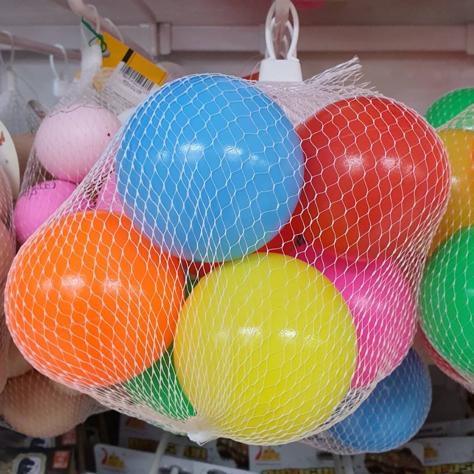 ภาพหน้าปกสินค้าลูกบอลพลาสติก​สี ลูกบอลหลากสี ลูกบอลของเล่น ถุงละ7ลูก (ขนาด77ซม.) ลูกใหญ่