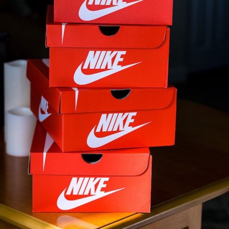 ภาพหน้าปกสินค้ากล่องรองเท้า Nike ใส่รองเท้าผ้าใบNike ได้ทุกรุ่น กล่องใหม่ แพ็คสินค้าดีค่ะ