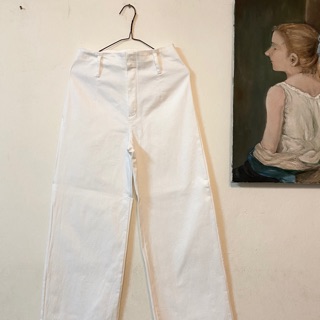 กางเกงยีนส์สีขาว ทรงกระบอก เอวสูงน่ารัก ผ้าดีมาก ทรงสวยมากค่าาา ส่งต่อ 400 จ้า
