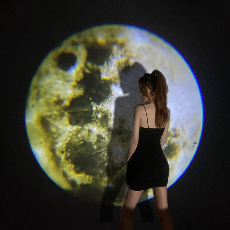 ภาพหน้าปกสินค้าโคมไฟโปรเจคเตอร์ รูปดวงจันทร์ กาแล็กซี่ สร้างสรรค์ สําหรับตกแต่งบ้าน ปาร์ตี้วันเกิด จากร้าน pinocci.th บน Shopee