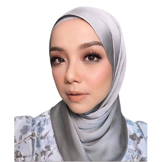 ภาพขนาดย่อของภาพหน้าปกสินค้าผ้าคลุมฮิญาบ ผ้าบับเบิ้ล ซาติน แบบพันยาว ขนาด 80 x 180 cm. จากร้าน hijab_story_thailand บน Shopee