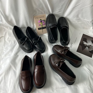 ภาพหน้าปกสินค้าพร้อมส่งจากไทย👞⭐รองเท้าหนังขนาดเล็กหญิงสไตล์อังกฤษ JK ญี่ปุ่นเครื่องแบบรองเท้าเหยียบขี้เกียจรองเท้าแบน ที่เกี่ยวข้อง