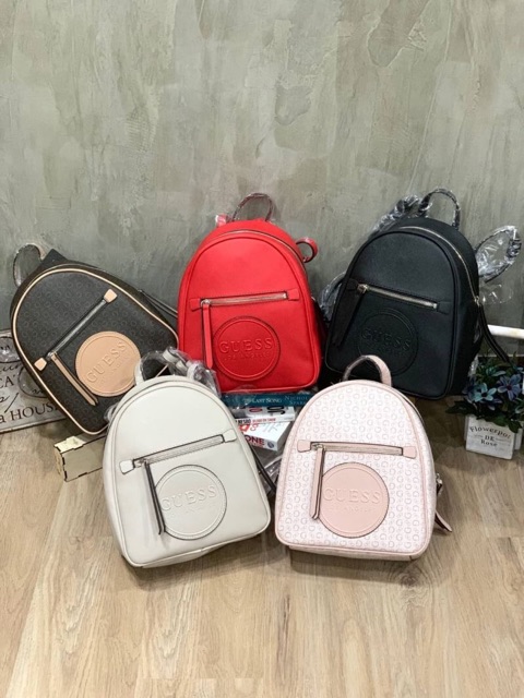 guess-woman-s-backpack-กระเป๋าเป้สะพายรุ่นใหม่-วัสดุหนังsaffiano