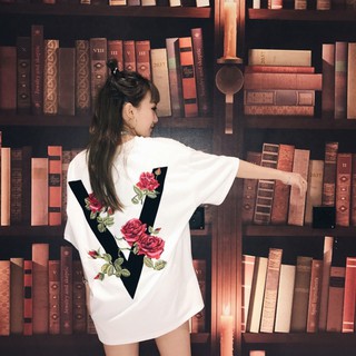 ภาพหน้าปกสินค้า[พร้อมส่ง ของถึงไทยเเล้ว] เสื้อยืดสไตล์สตรีท ลายดอกกุหลาบ ที่เกี่ยวข้อง