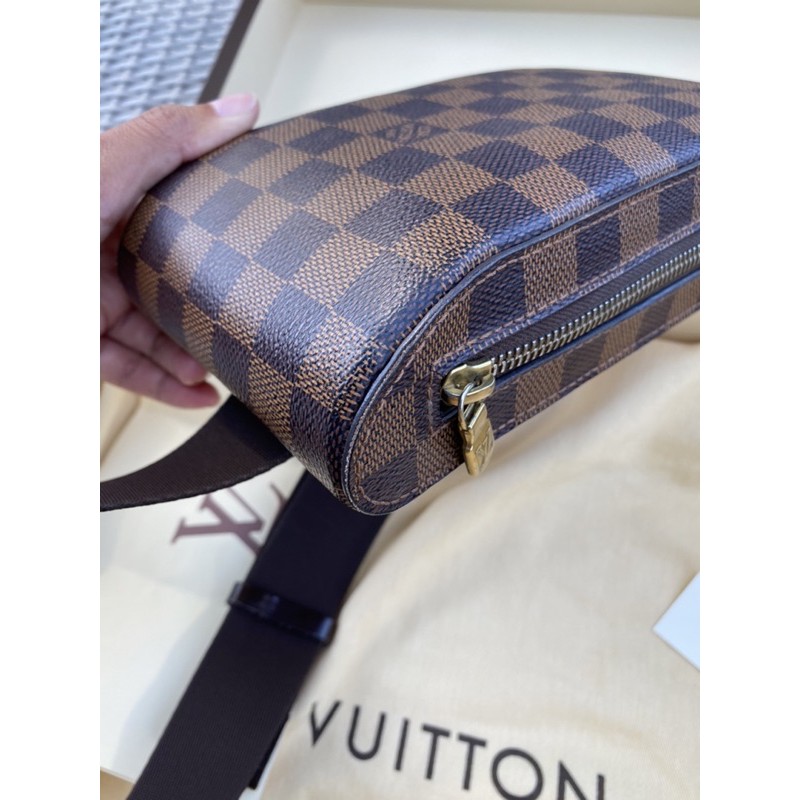 louis-vuitton-damier-mos-dc12