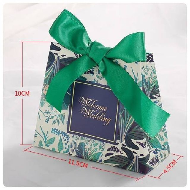 ภาพหน้าปกสินค้า(สั่งขั้นต่ำ 3 ใบคะ) ของขวัญปีใหม่ กล่องของขวัญ กล่องของชำร่วย กล่องพร้อมริบบิ้น โบว์ จากร้าน yaiwanna บน Shopee