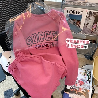 เสื้อกันหนาวแขนยาว ผ้าฝ้าย 100% ปักลายตัวอักษร ทรงหลวม และกางเกงขาสั้น สําหรับผู้หญิง สองชิ้น