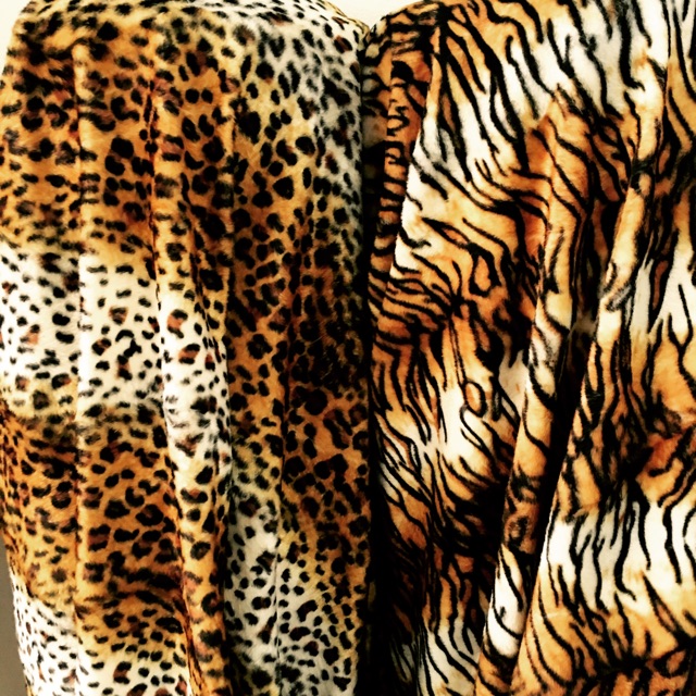 รูปภาพของBhanpa ผ้าลายเสือ กำมะยี่ขนหนาเกรดAAA สวยที่สุดลองเช็คราคา