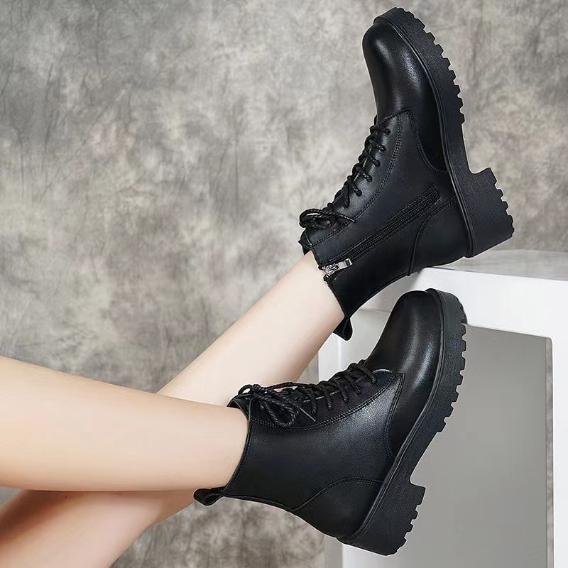 ภาพหน้าปกสินค้า️พร้อมส่งจ้า คูปองลดได้ บู๊ทมาร์ตินผู้หญิงสไตล์ใหม่ รองเท้าลำลองอารมณ์ ลายสก็อต รองเท้าลำลองผู้หญิง35-42 จากร้าน taurus.shoes บน Shopee