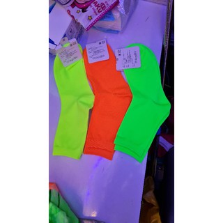 ภาพขนาดย่อของภาพหน้าปกสินค้าถุงเท้านีออนสะท้อนแสง ขนาดฟรีไซส์ จากร้าน konwigar56 บน Shopee